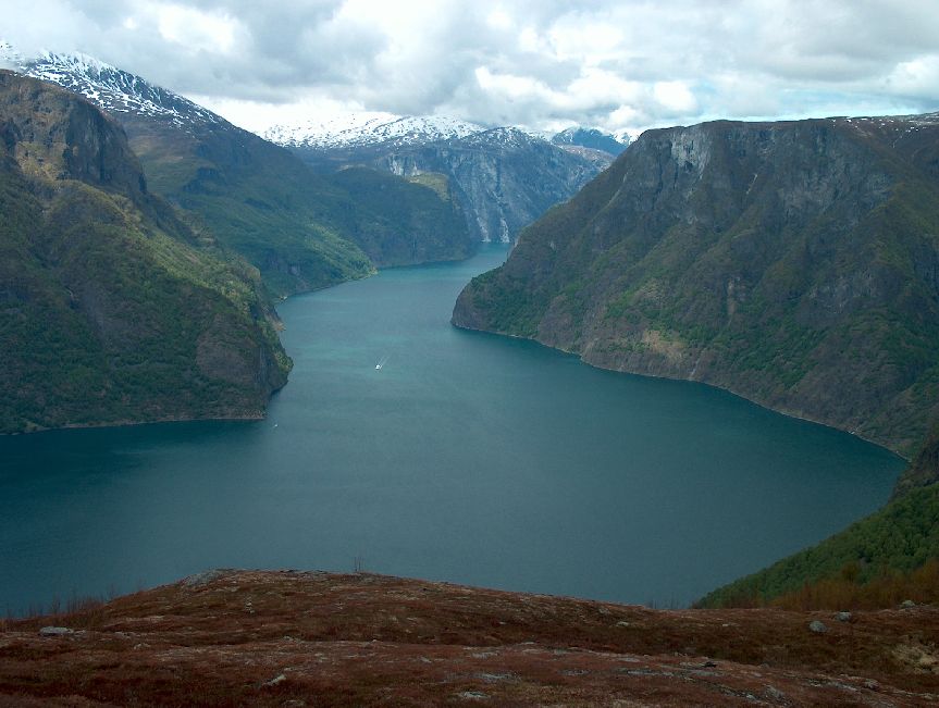 Blick auf das Aurlandsfjord bis hin zur Nrfjordeinmndung