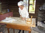 Hier werden Lefse hergestellt. Lefse sind kleine, runde Fladenbrote der Norwegischen Kche, die traditionell zum Frhstck serviert werden. 