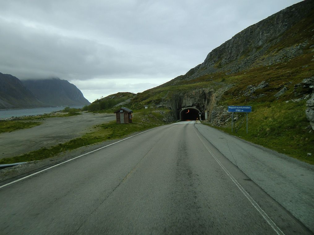 Einfahrt in den 1.780 m langen Tunnel der uns unter dem Nappstraumen hindurch fhrt