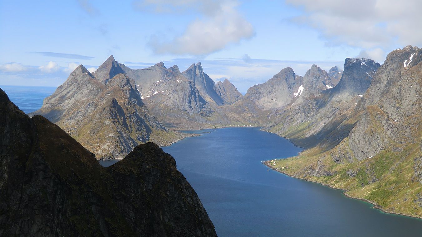 Kjerkfjord ist eines der spektakulrsten Trogtler Skandinaviens.