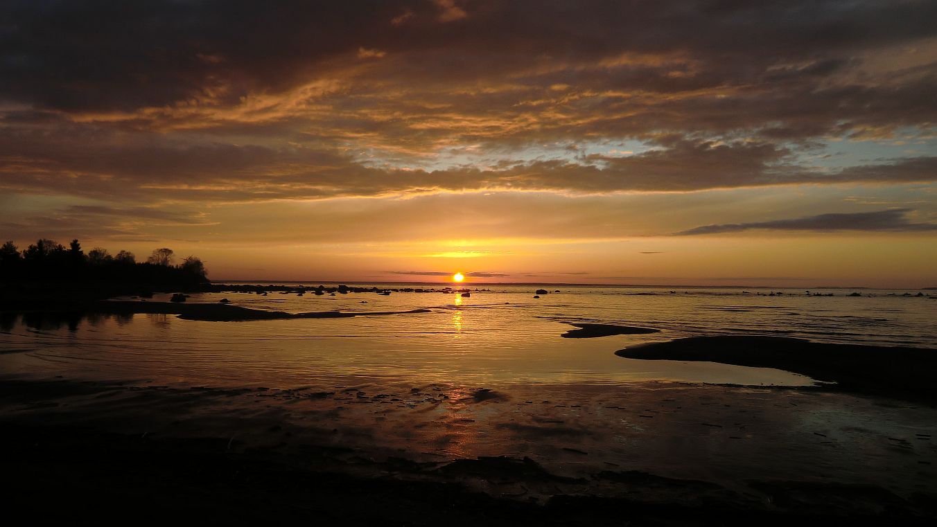 Sonnenuntergang im Naturreservat Billuddens am Bottnischen Meerbusen 