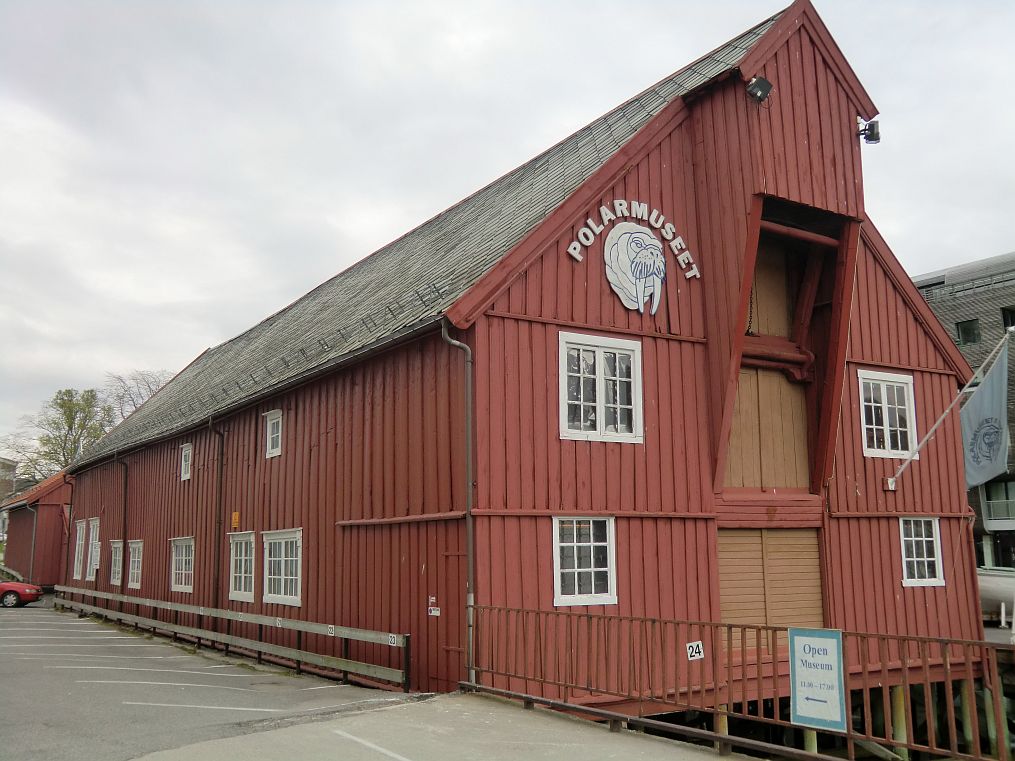 Das Polarmuseum schildert zahlreiche Arktisexpeditionen, die von Troms aus starteten.