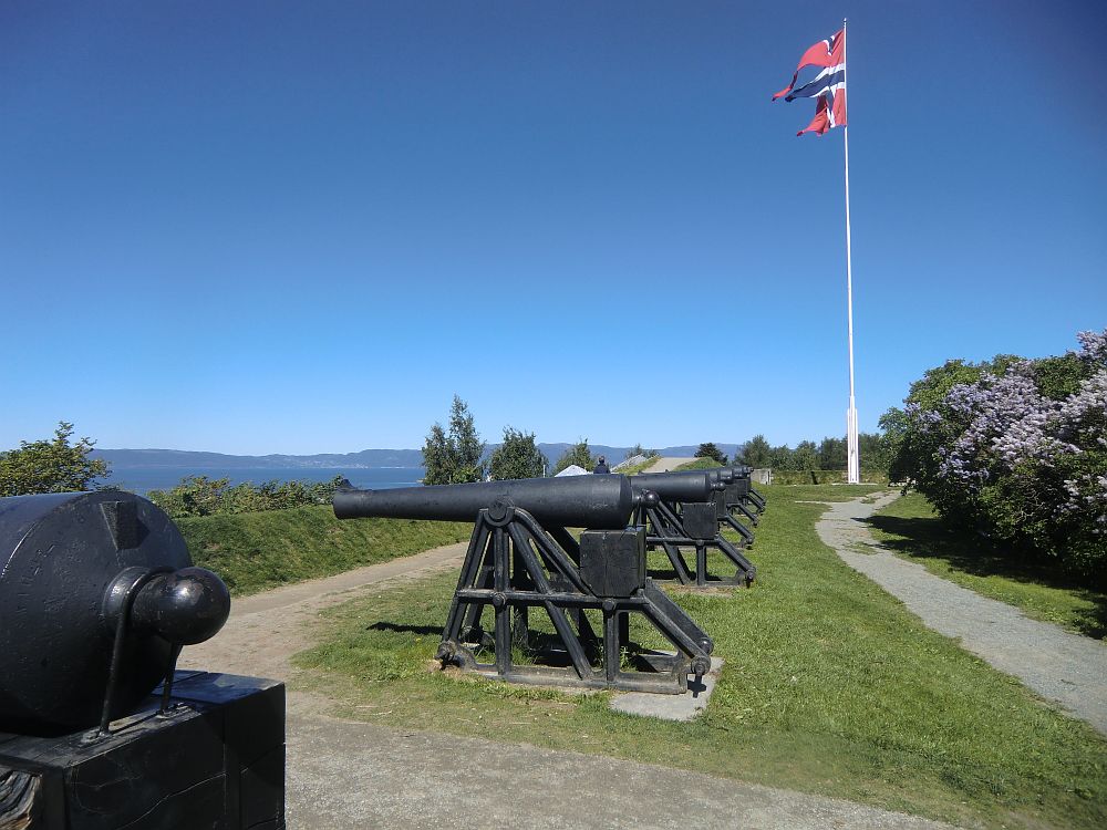 Weht die groe norwegische Fahne auf der Festung, so ist diese fr seine Besucher geffnet